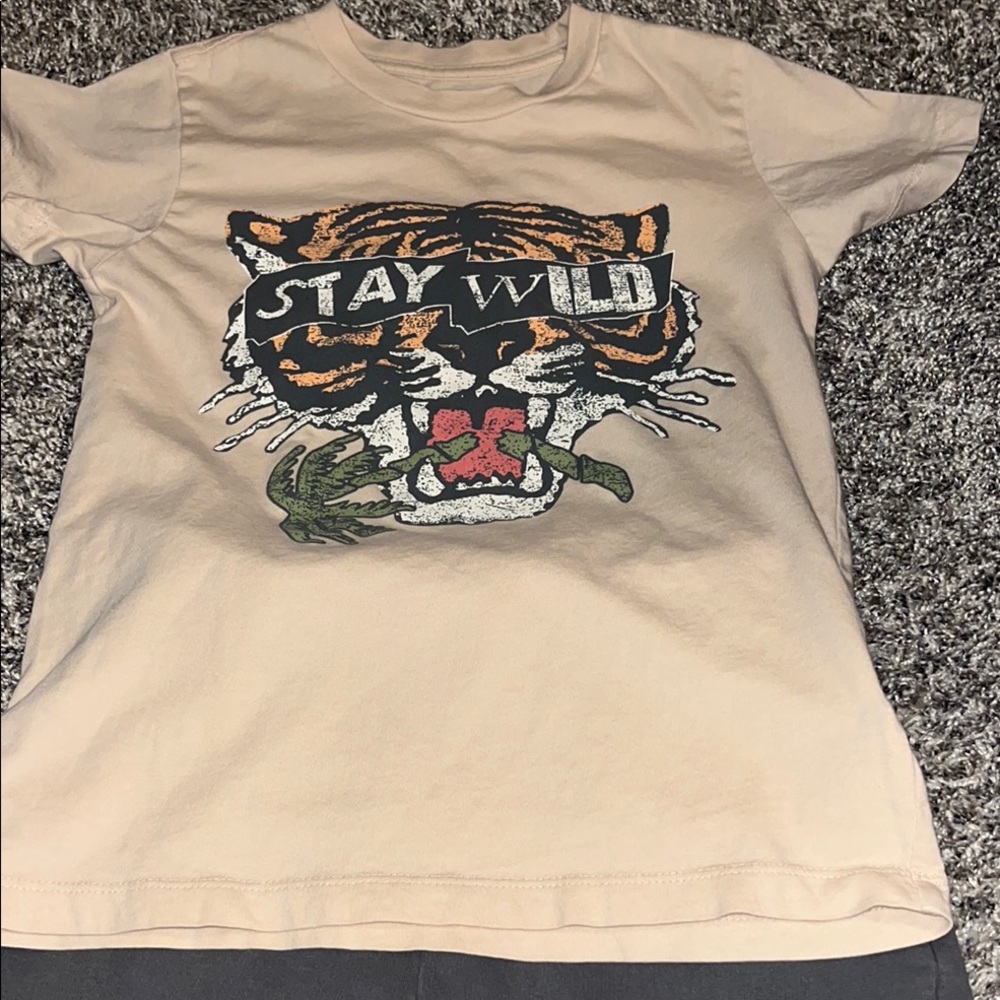 Stay Wild Kids T-Shirt - Beige with matching short set size 7